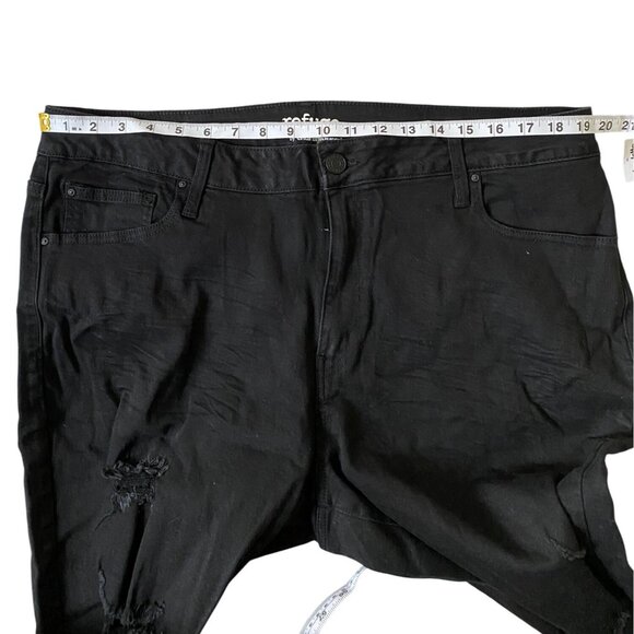 Refuge+ By Charlotte Russe Women’s Black Bermuda Distressed Shorts Size 22 Denim - Picture 9 of 13